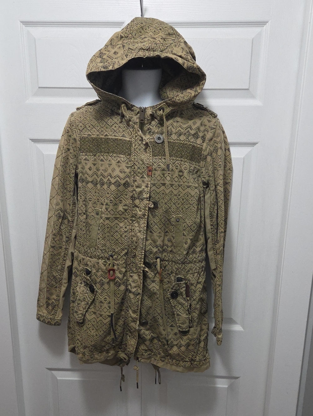 Khujo XL Women's Hooded Utility Jacket in Olive Tan Geometric Print
